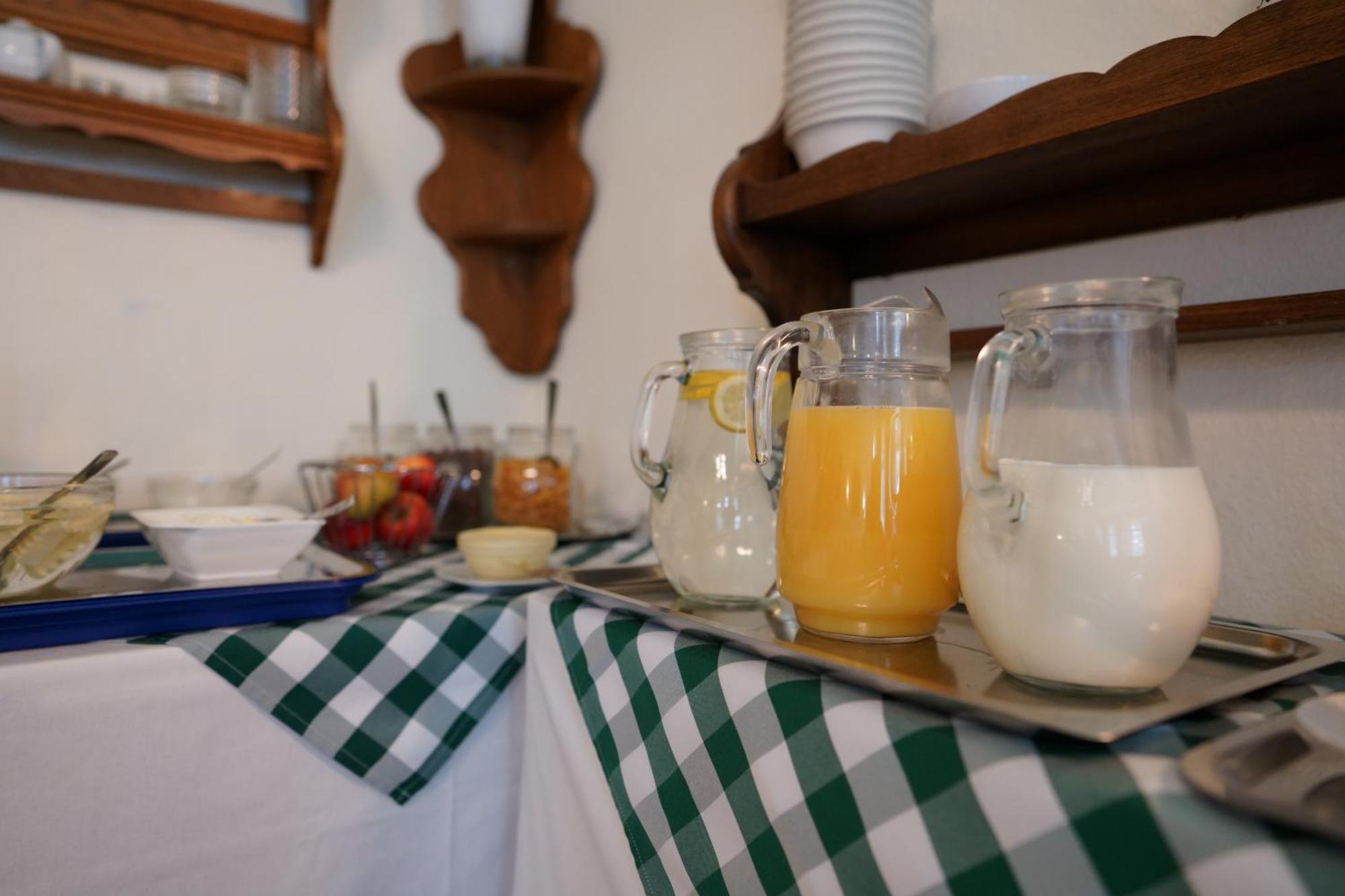 Hotel Pension Xantener Eck Berlin Bagian luar foto