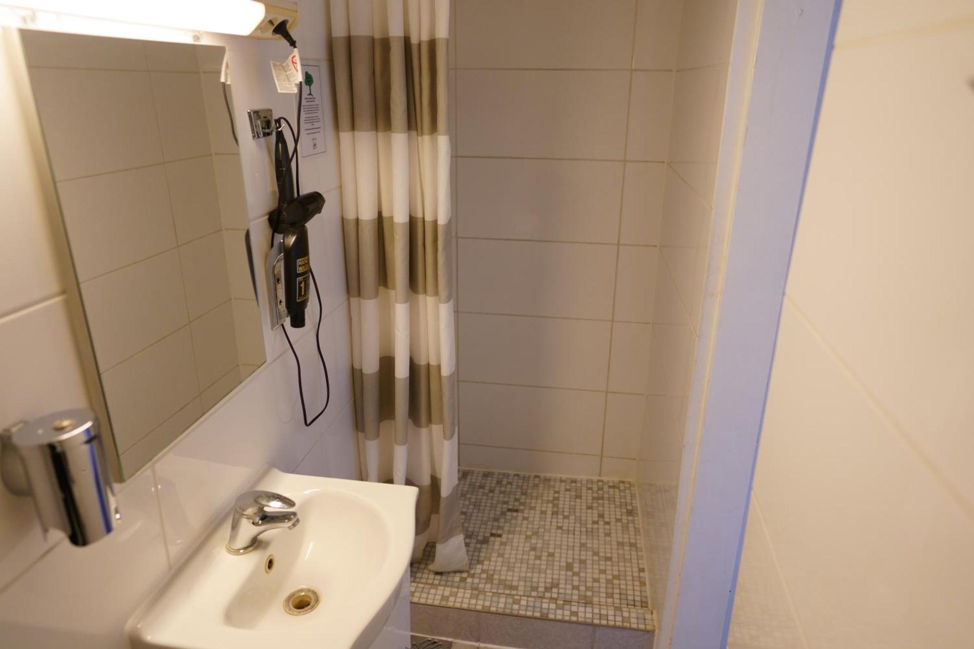 Hotel Pension Xantener Eck Berlin Bagian luar foto