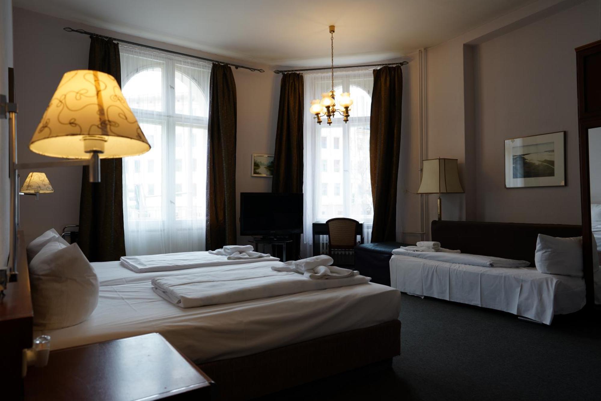 Hotel Pension Xantener Eck Berlin Bagian luar foto