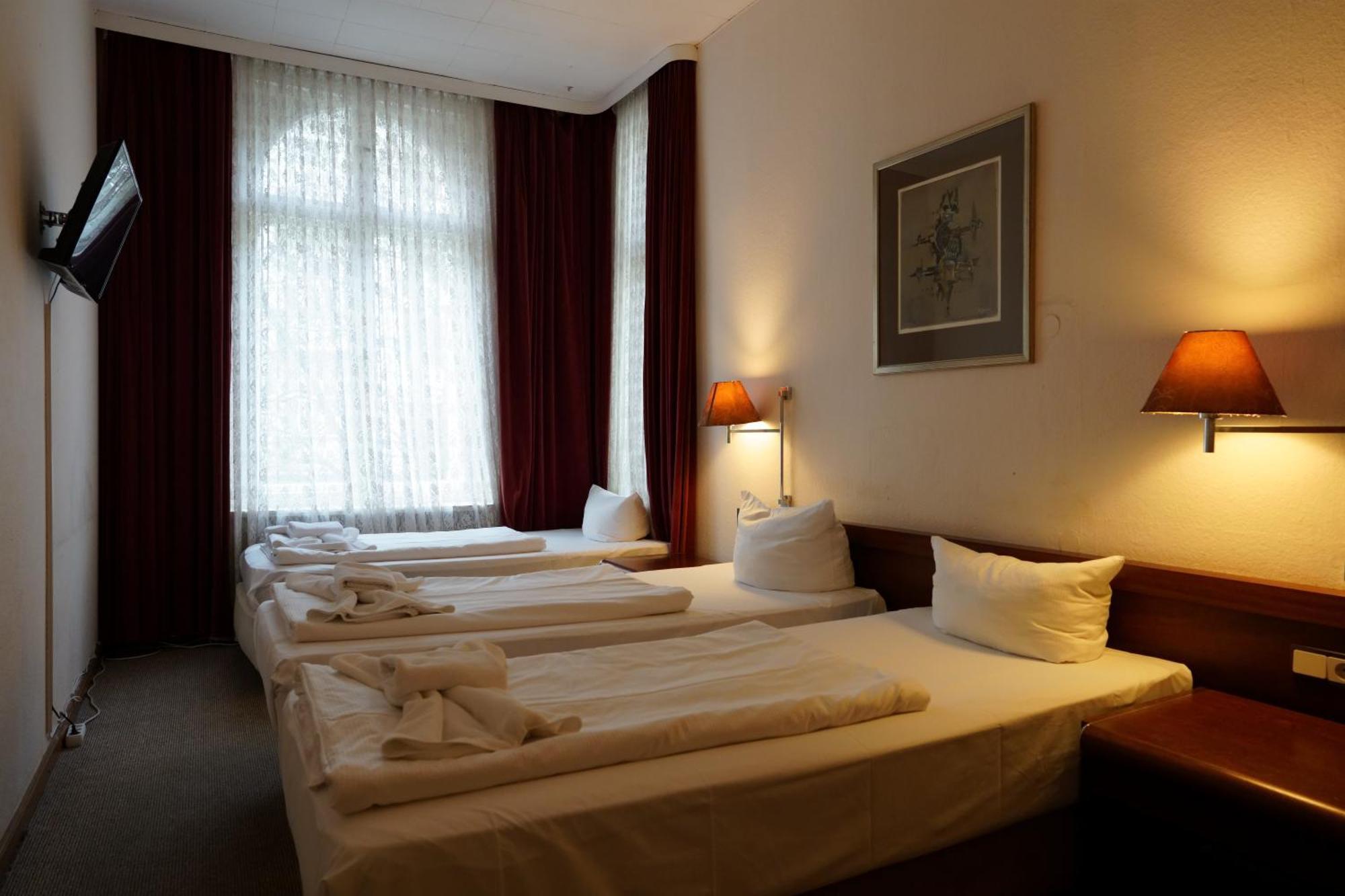 Hotel Pension Xantener Eck Berlin Bagian luar foto