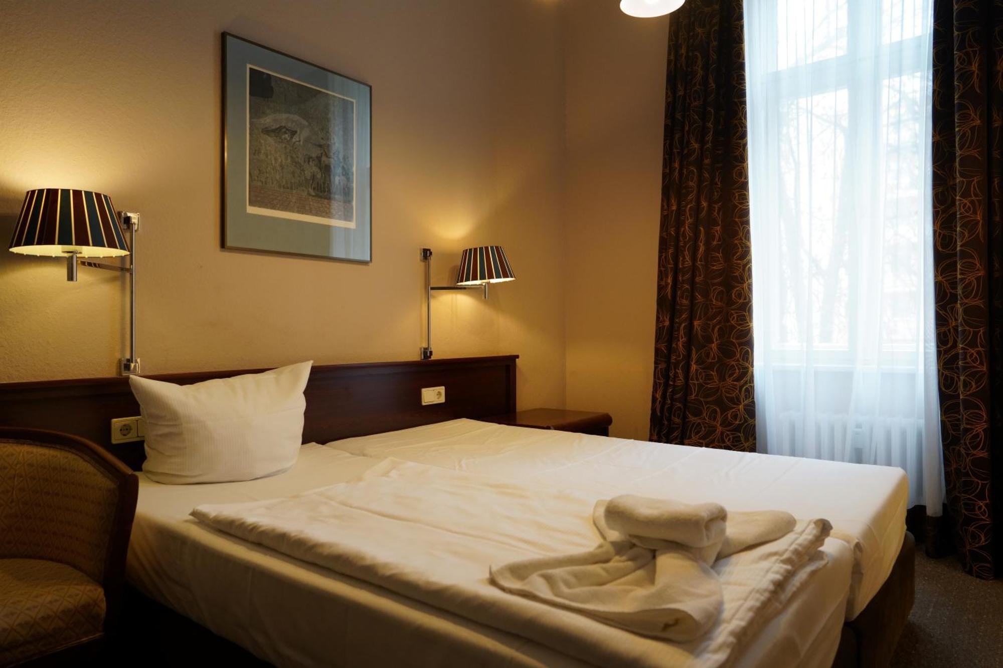 Hotel Pension Xantener Eck Berlin Bagian luar foto