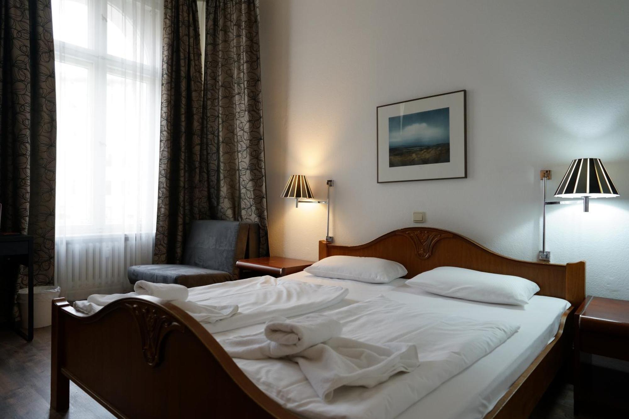 Hotel Pension Xantener Eck Berlin Bagian luar foto