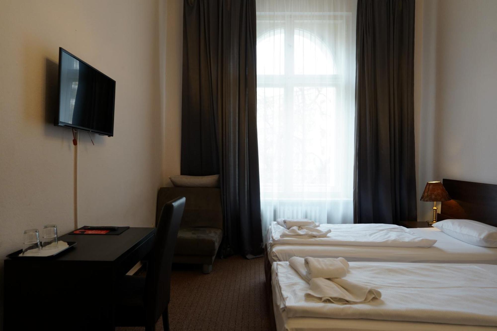 Hotel Pension Xantener Eck Berlin Bagian luar foto