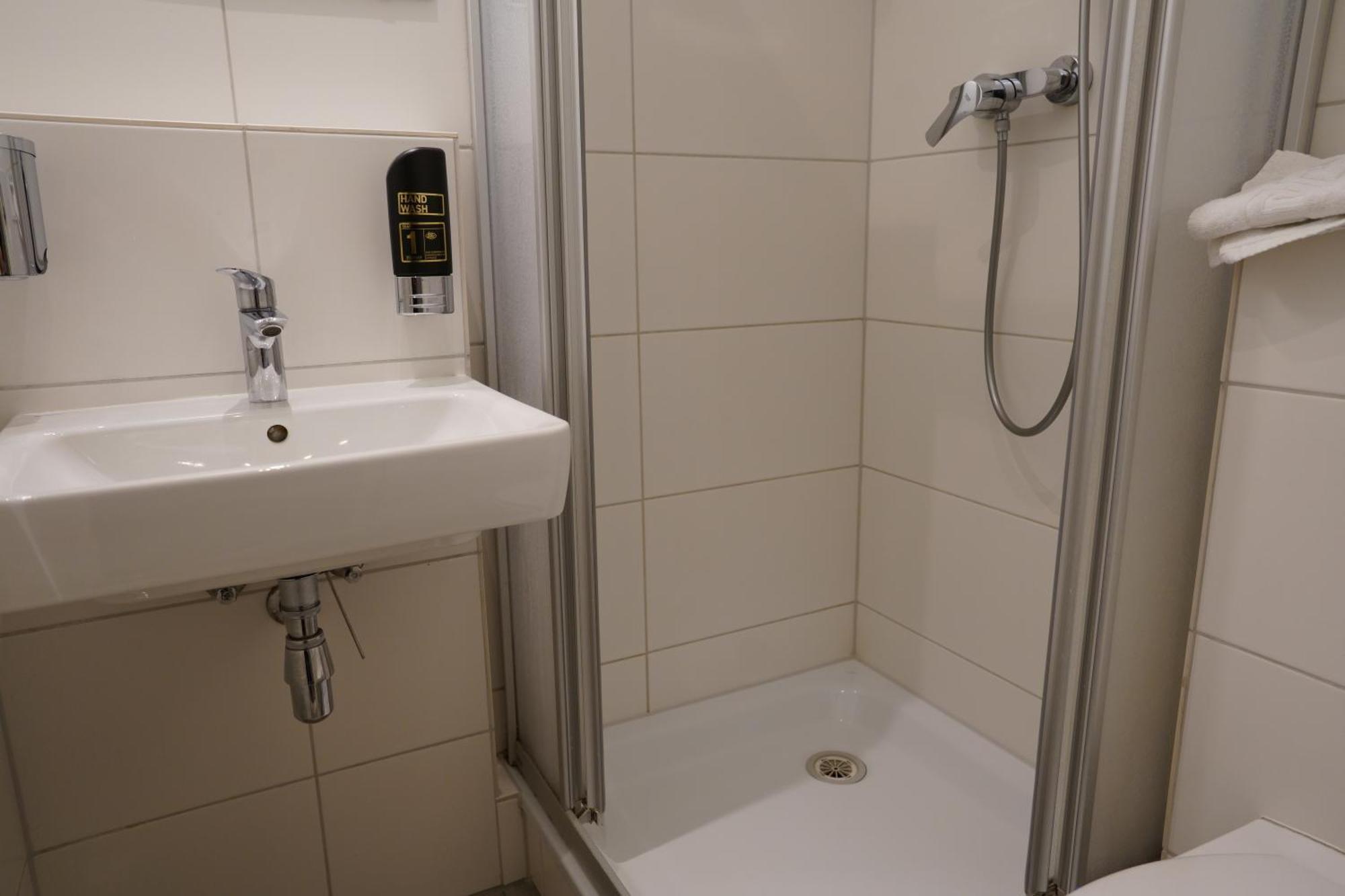 Hotel Pension Xantener Eck Berlin Bagian luar foto