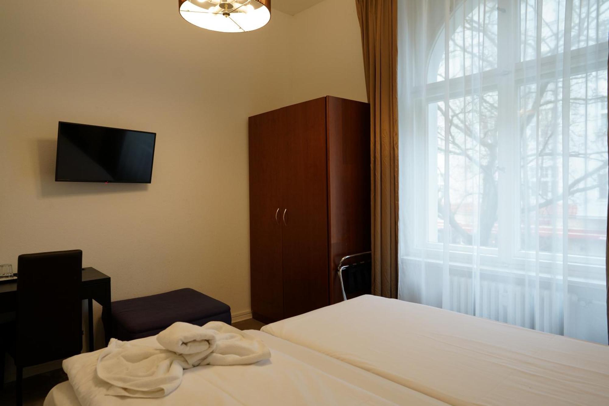 Hotel Pension Xantener Eck Berlin Bagian luar foto