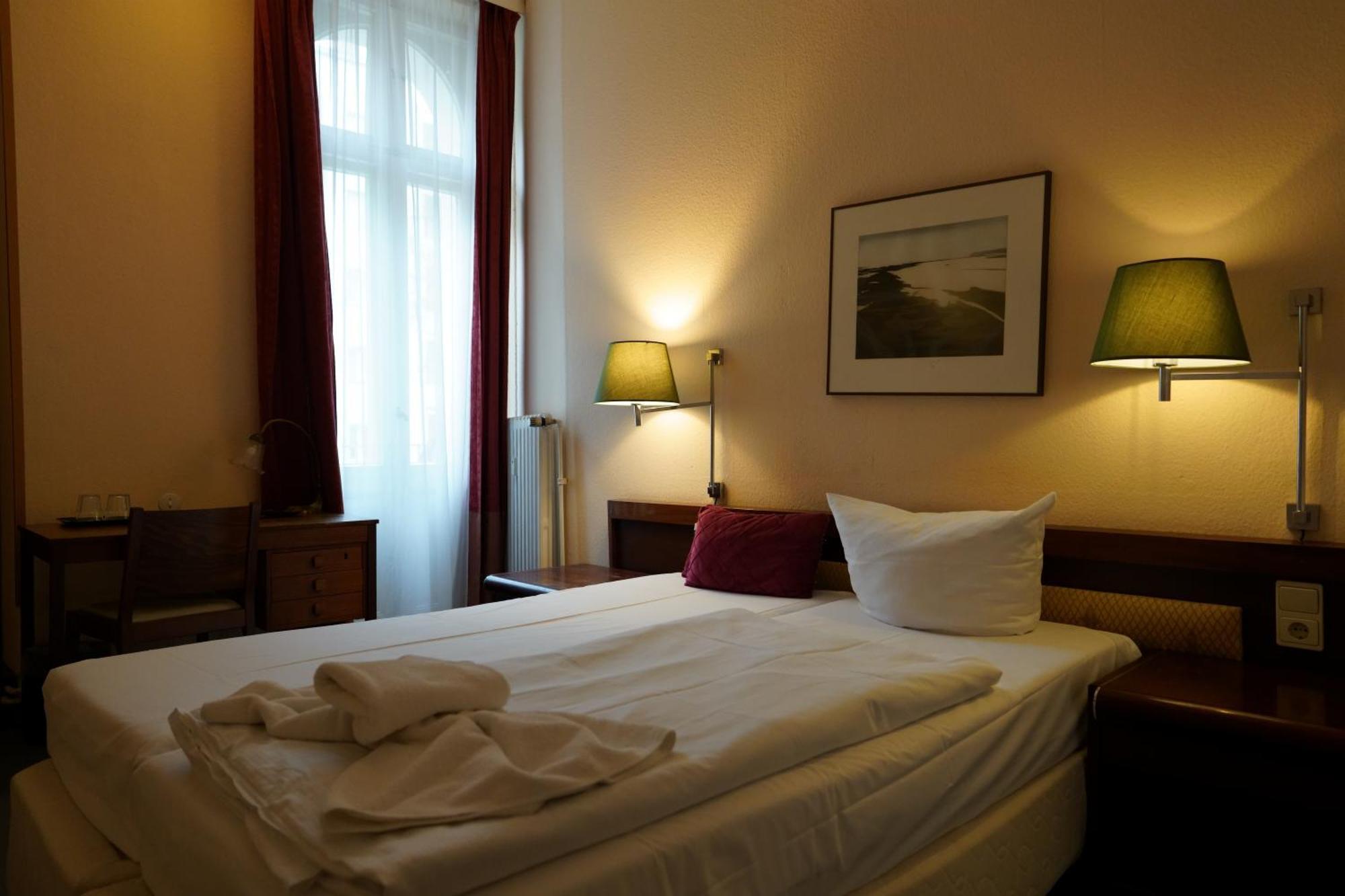 Hotel Pension Xantener Eck Berlin Bagian luar foto