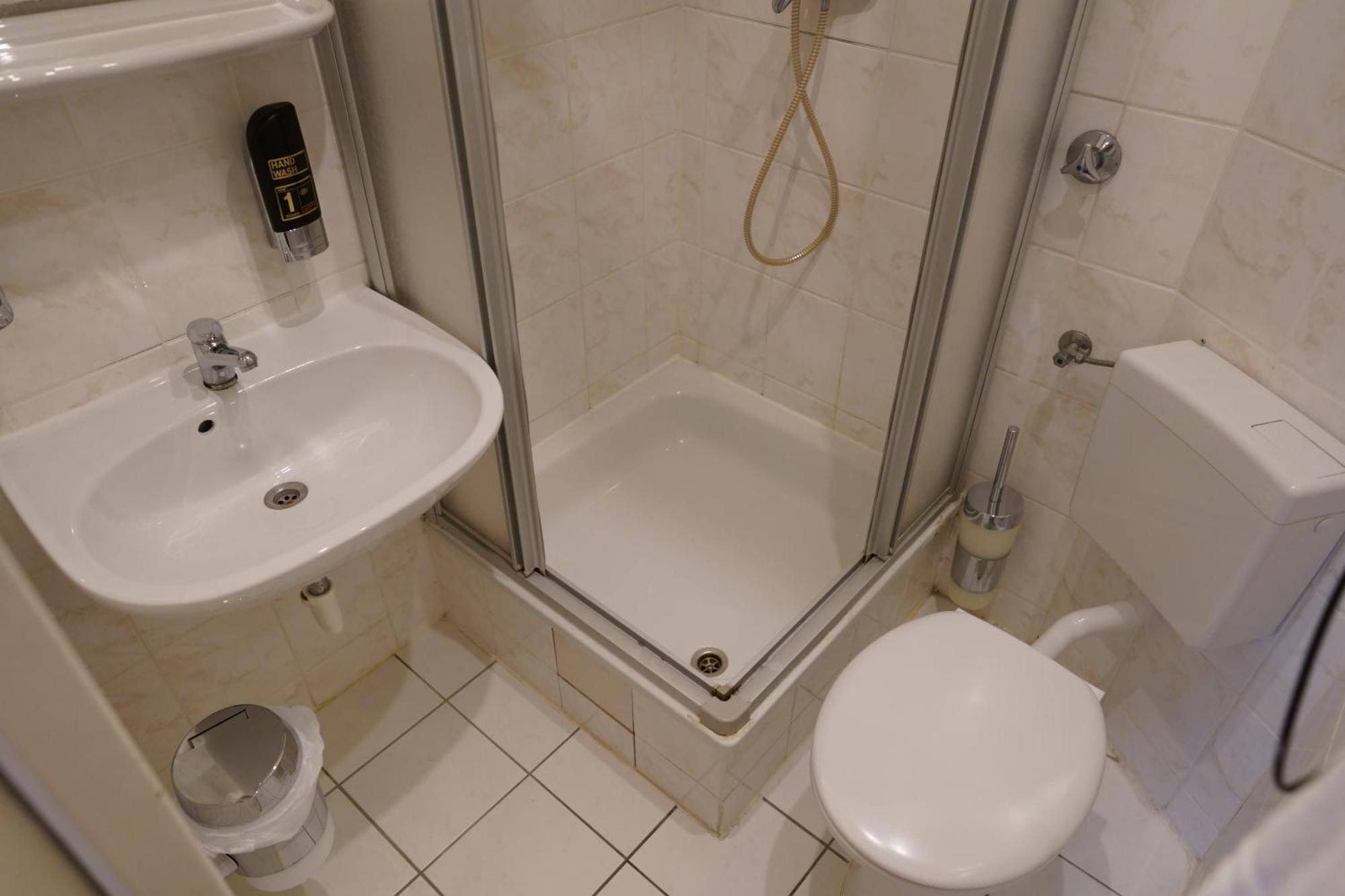 Hotel Pension Xantener Eck Berlin Bagian luar foto