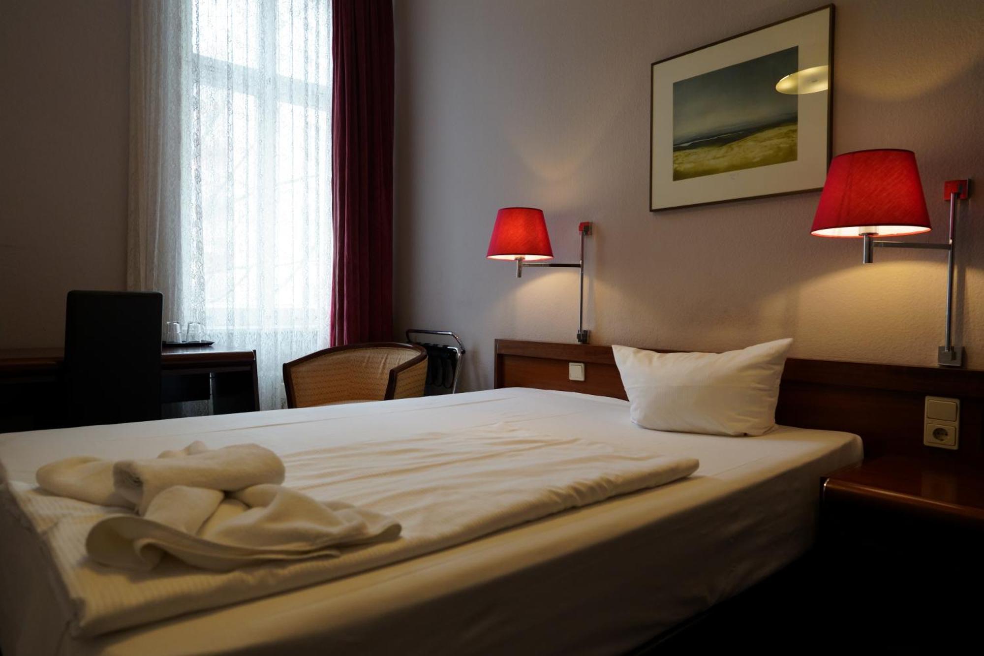 Hotel Pension Xantener Eck Berlin Bagian luar foto