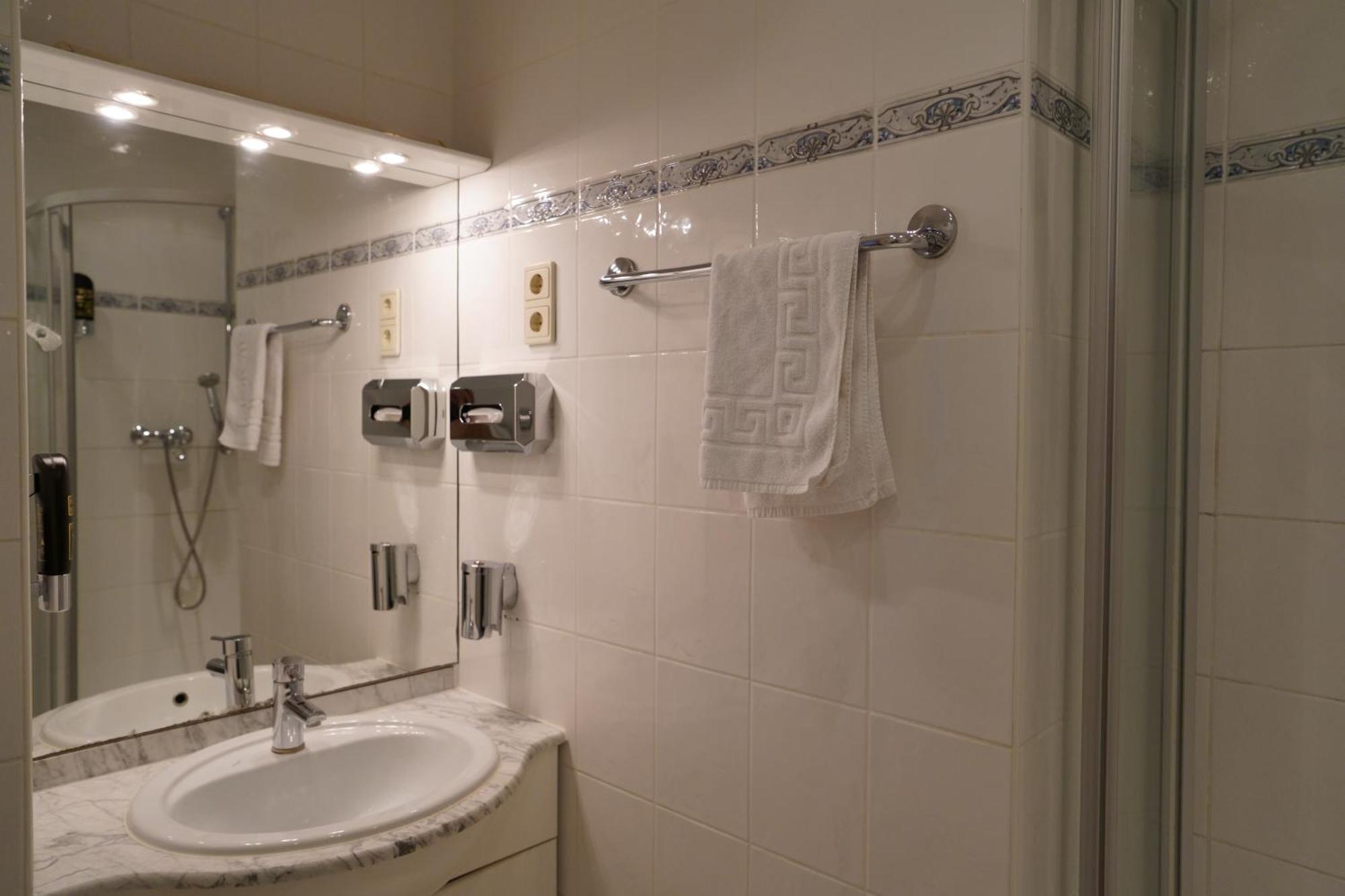 Hotel Pension Xantener Eck Berlin Bagian luar foto