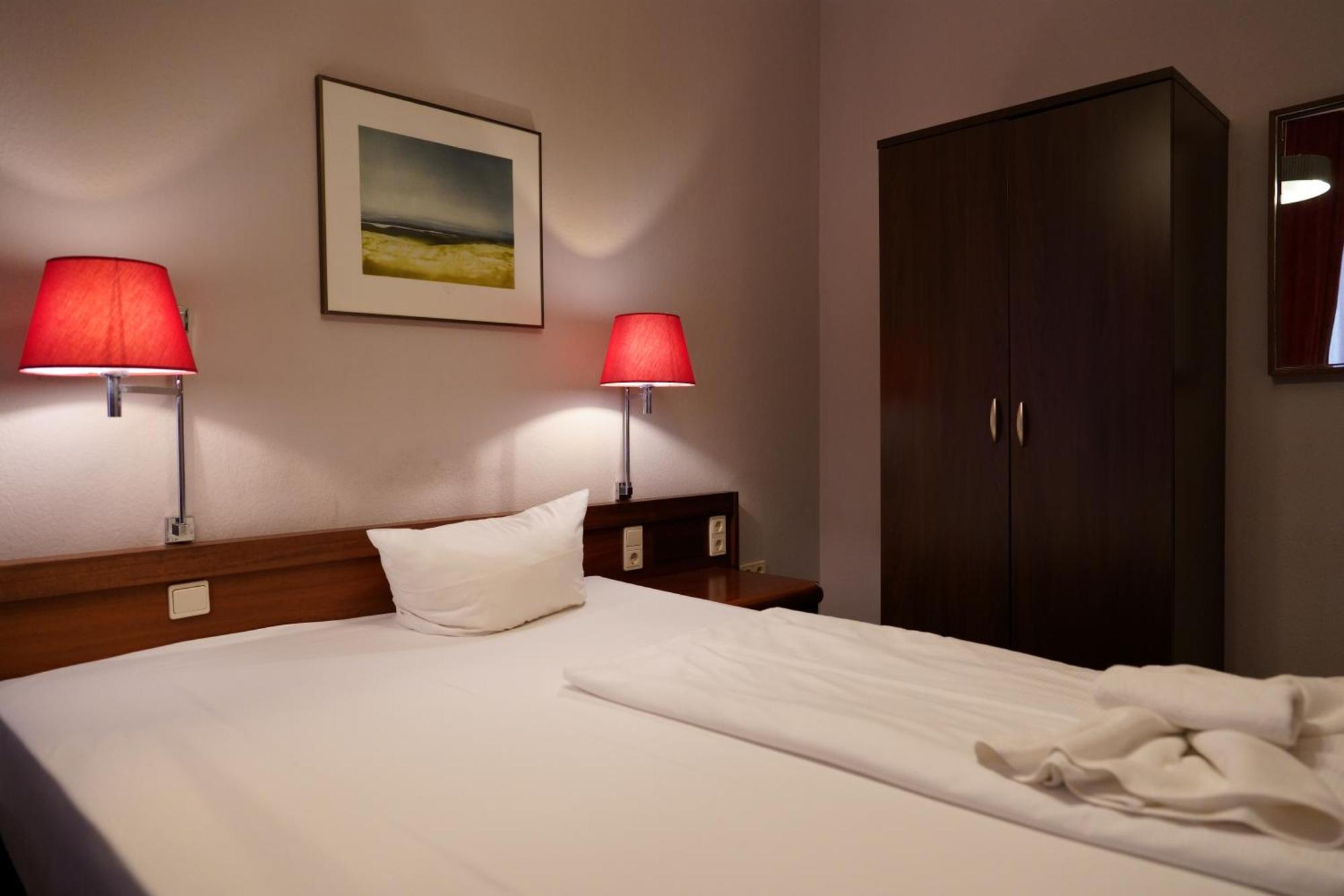 Hotel Pension Xantener Eck Berlin Bagian luar foto