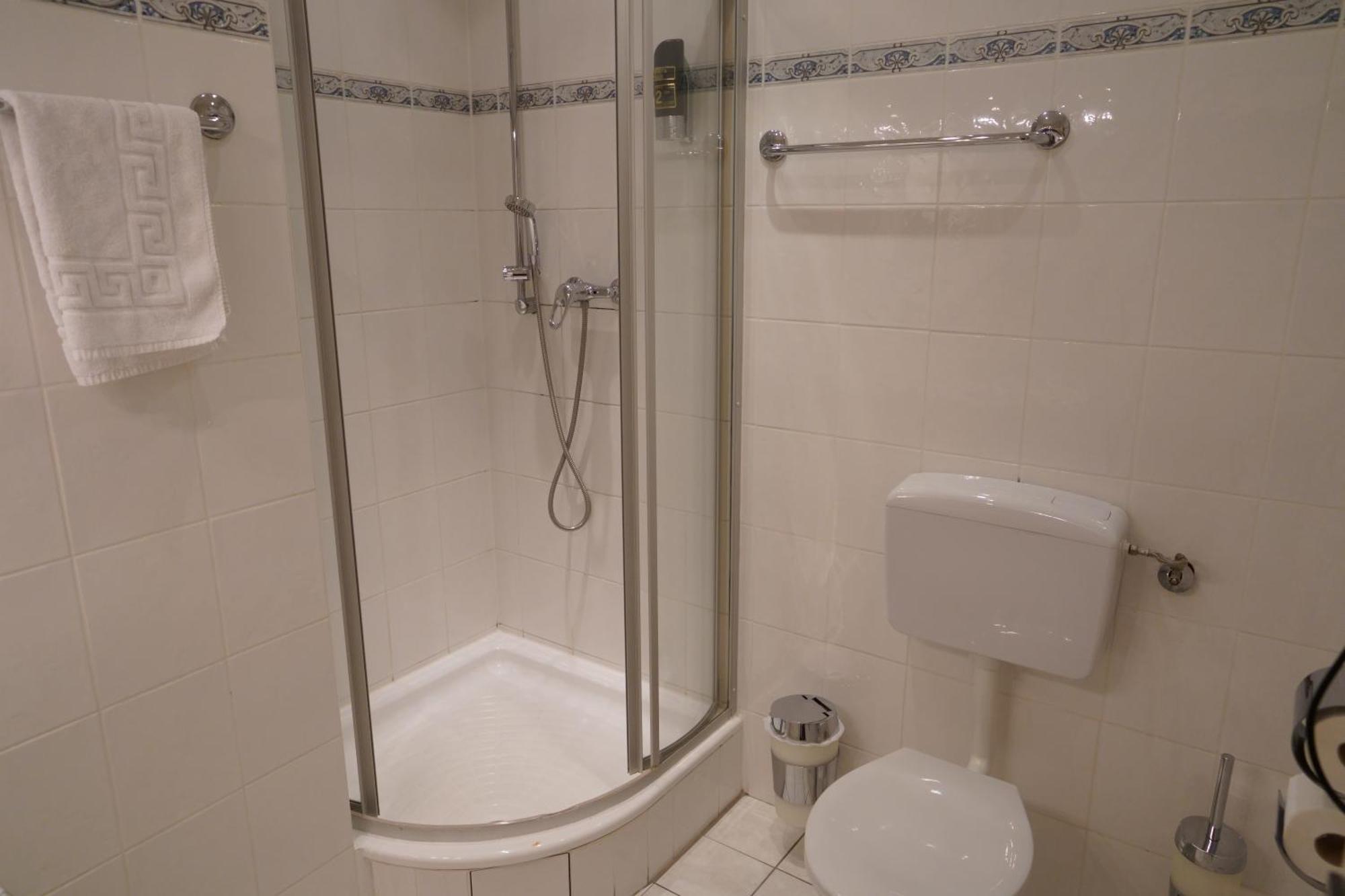 Hotel Pension Xantener Eck Berlin Bagian luar foto